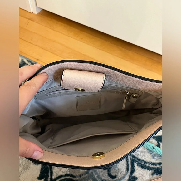 Neiman Marcus leather pale pink crossover bag with gold hardware, magnetic snap - Picture 7 of 11